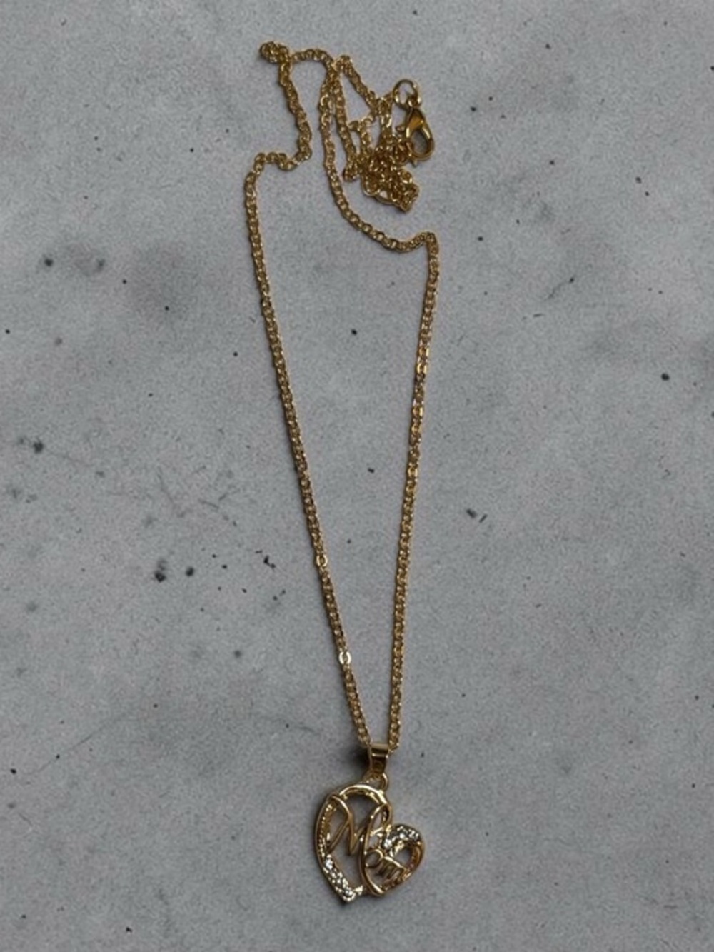 🫶🏻 Mom Gold Tone Heart Pendant Necklace with Sparkling Crystal Accent